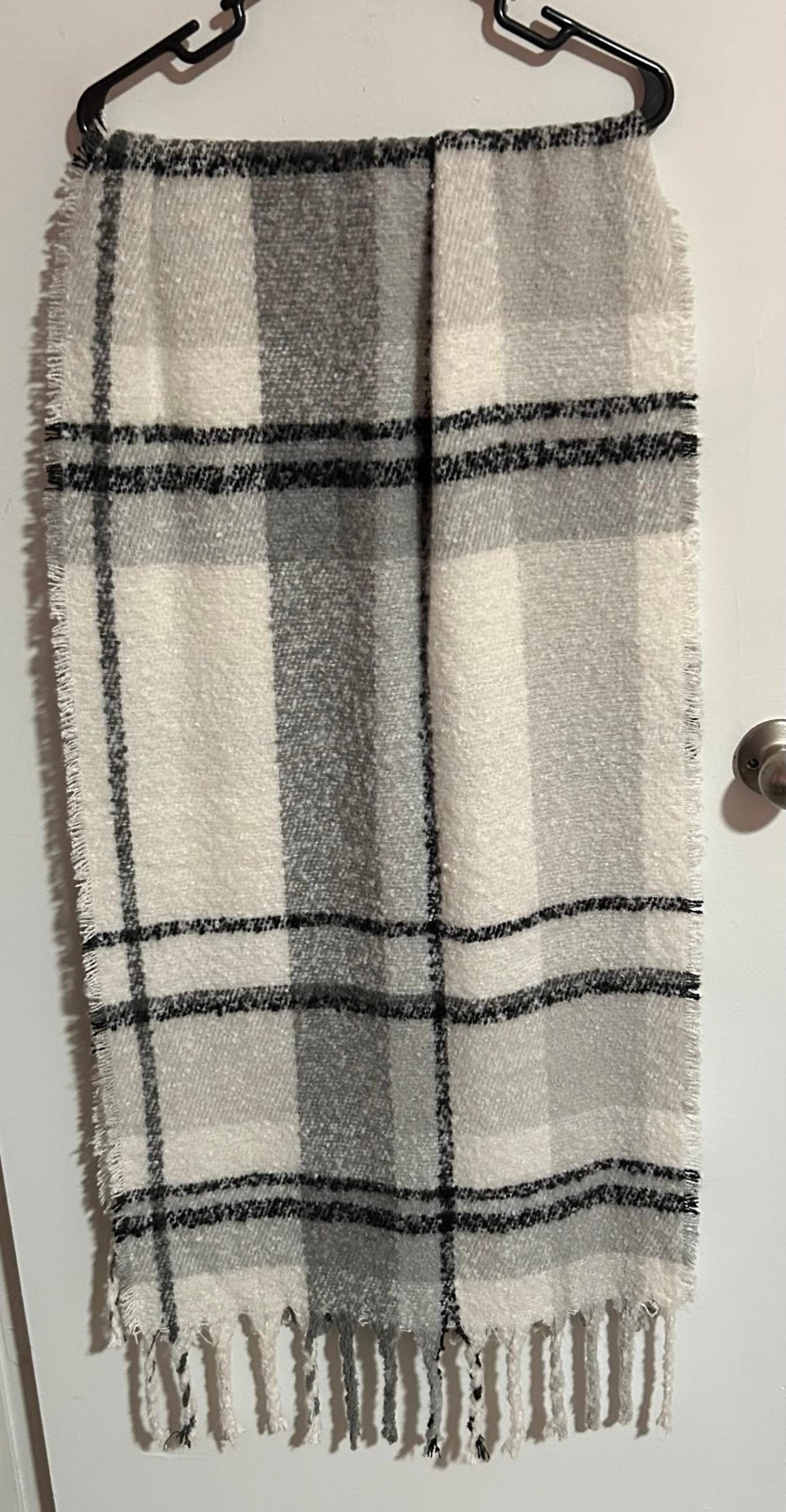 Steve Madden White/Black/Grey Scarf Wrap