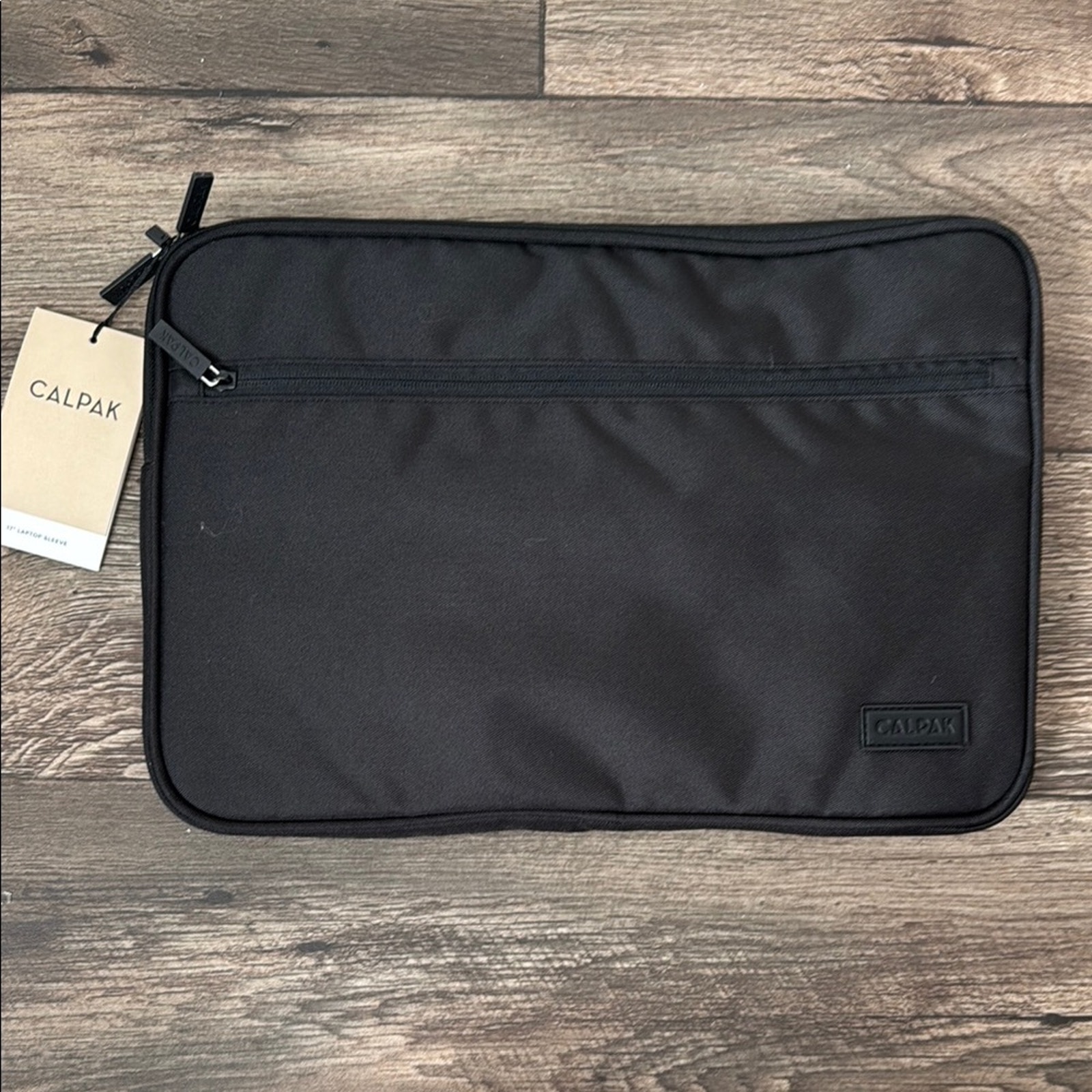 NWT CALPAK 17” Laptop Sleeve in Black