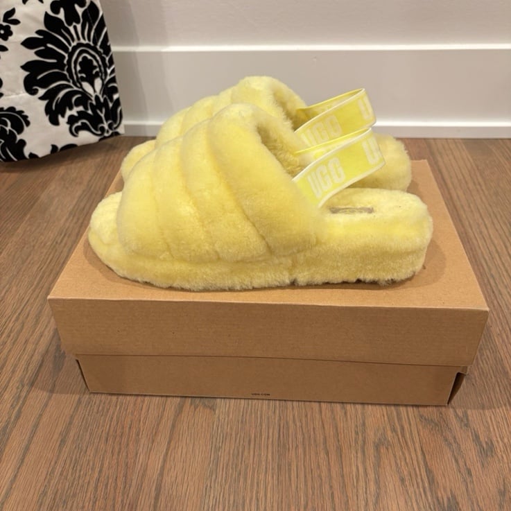 Women UGG “Fluff Yeah” Sandals BUNDLE