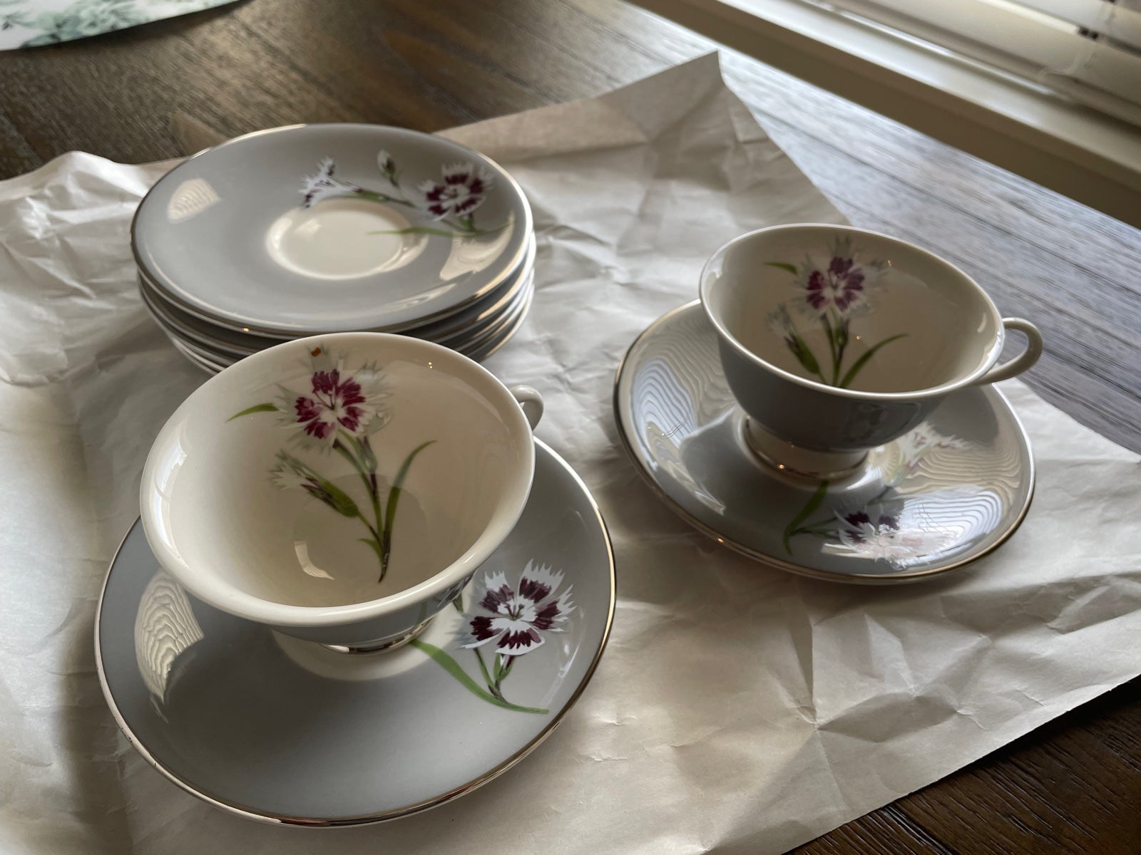 Vintage 40’s tea cups and saucers
