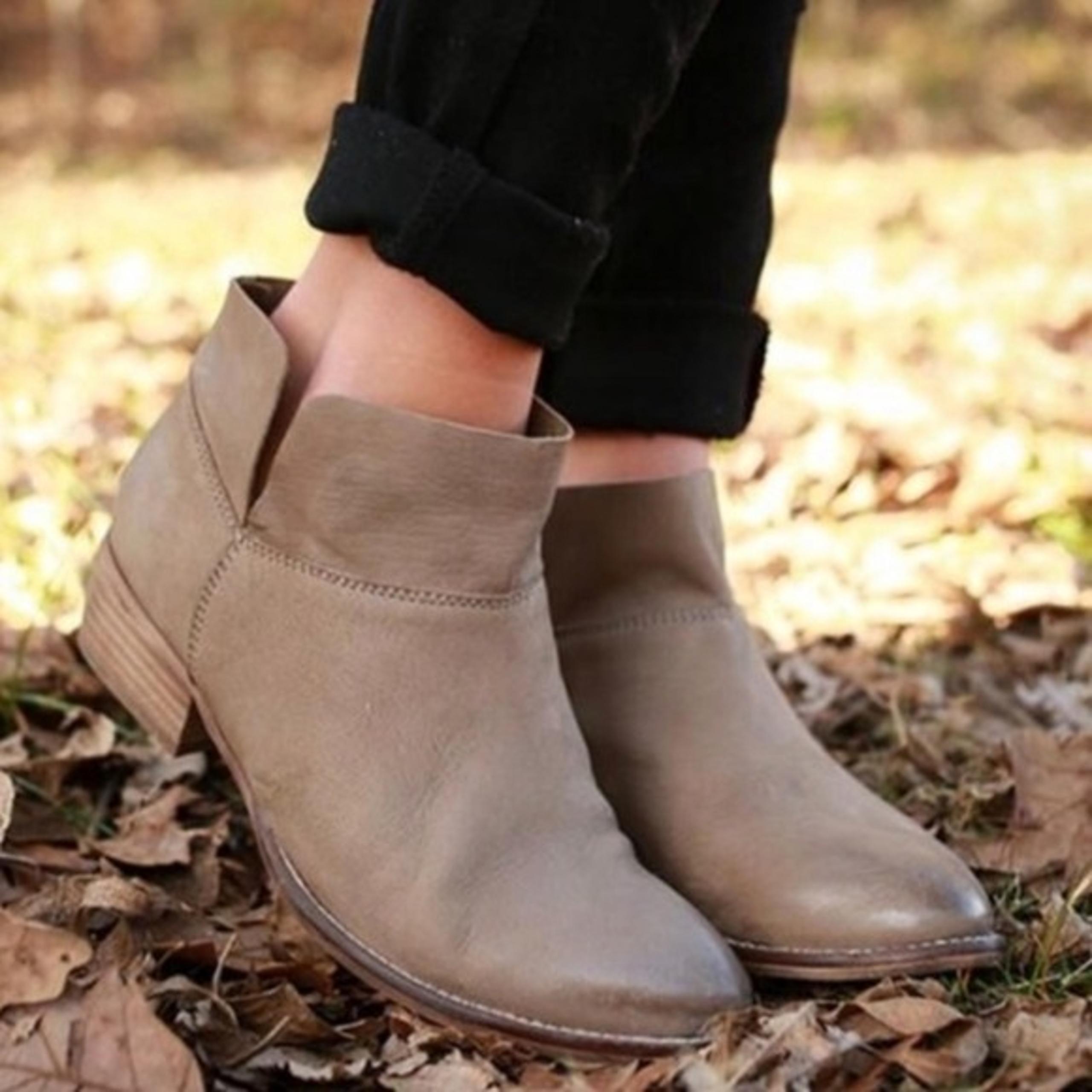 SEYCHELLES Anthropologie Snare Tan Leather Ankle Booties