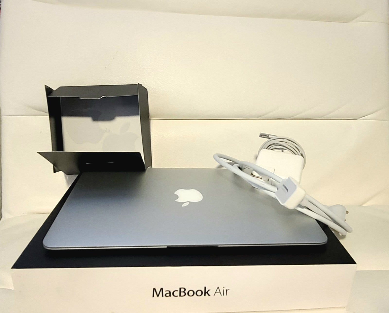 MacBook Air (11-inch, Mid 2011)  Model: A1370