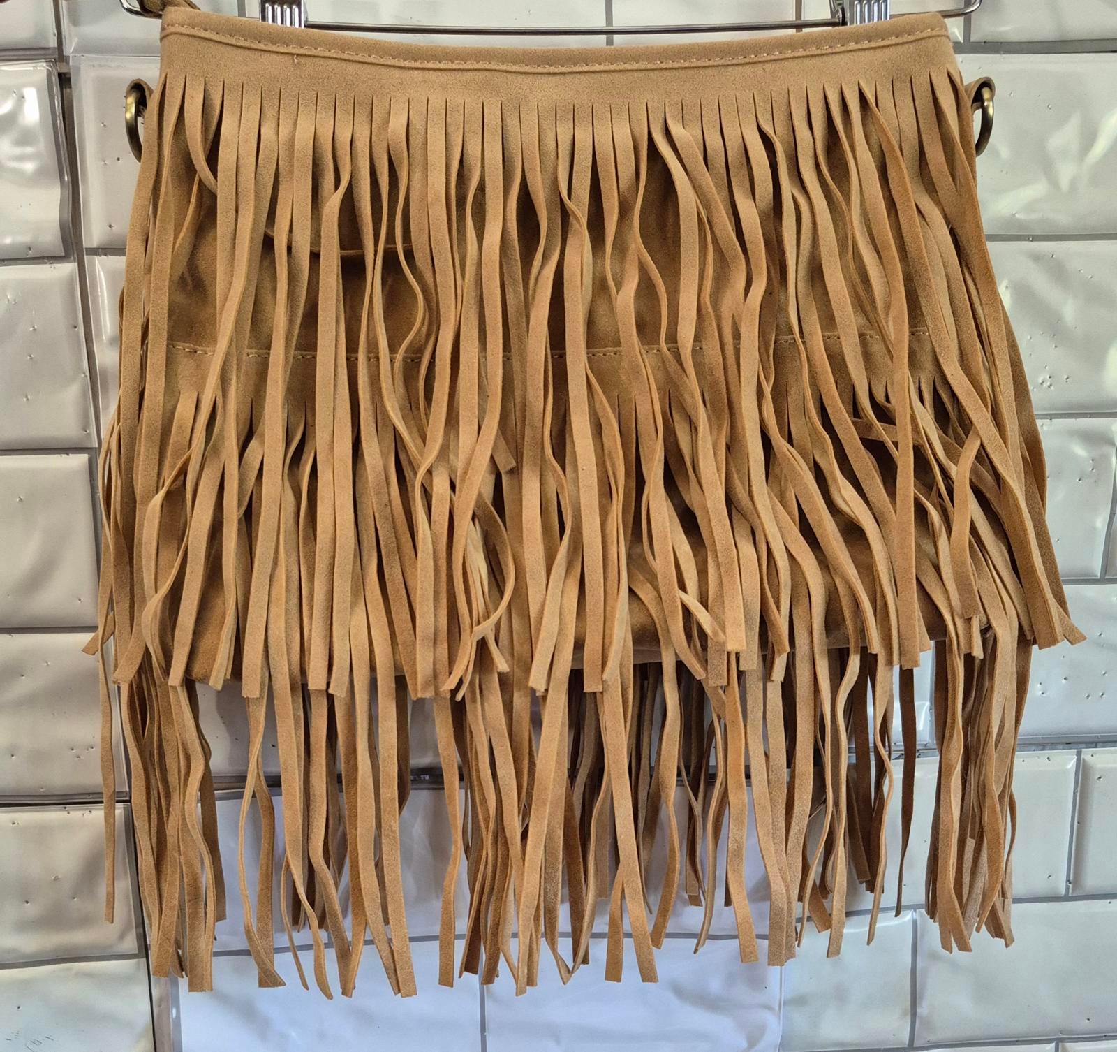 Jen & Co. Ladie Tan Faux Suede Fringe Clutch Purse Medium Size Inner