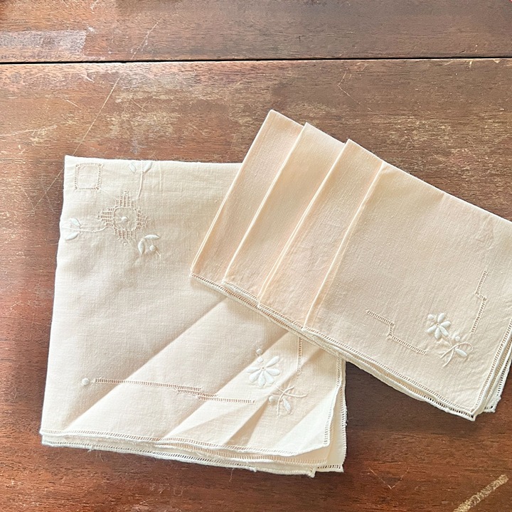 Vintage Brode Main Tablecloth and 4 Napkins Pink Embroidered Flowers #3908-49