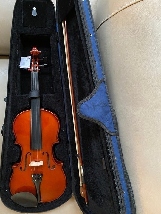 Violin 4/4 with bow