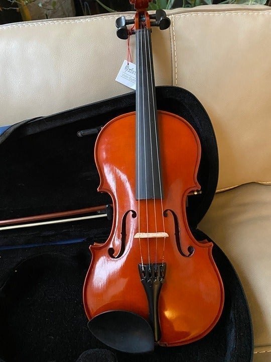 Violin 4/4 with bow