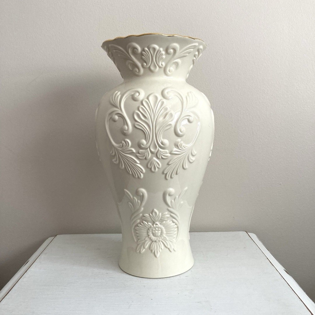 LENOX Georgian Collection Ivory X-Large Vase 16”H Embossed Gold Ring Beautiful
