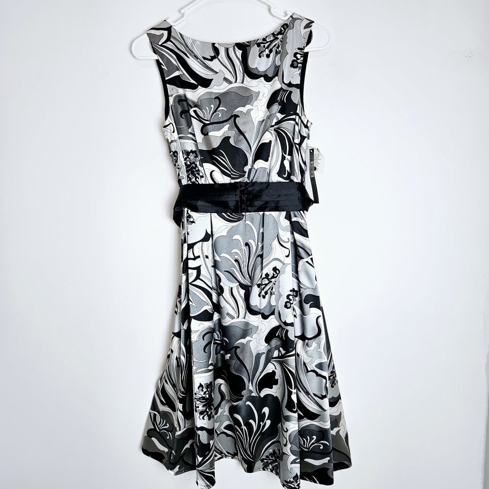 Tahari Dress Womens Sz 4 PETITE Black Gray Floral Sleeveless Satin Belted NEW