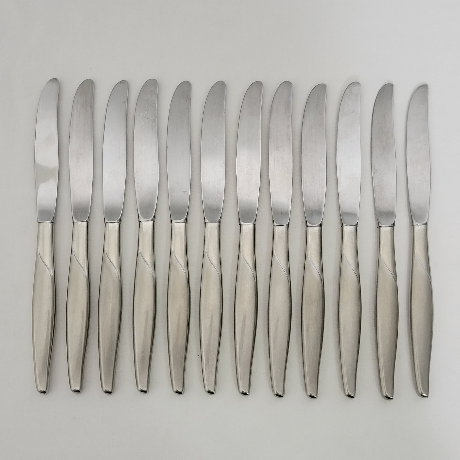 Set of 12 1847 Roger Bros. Stainless Vintage Dinner Knives Flatware 8.5