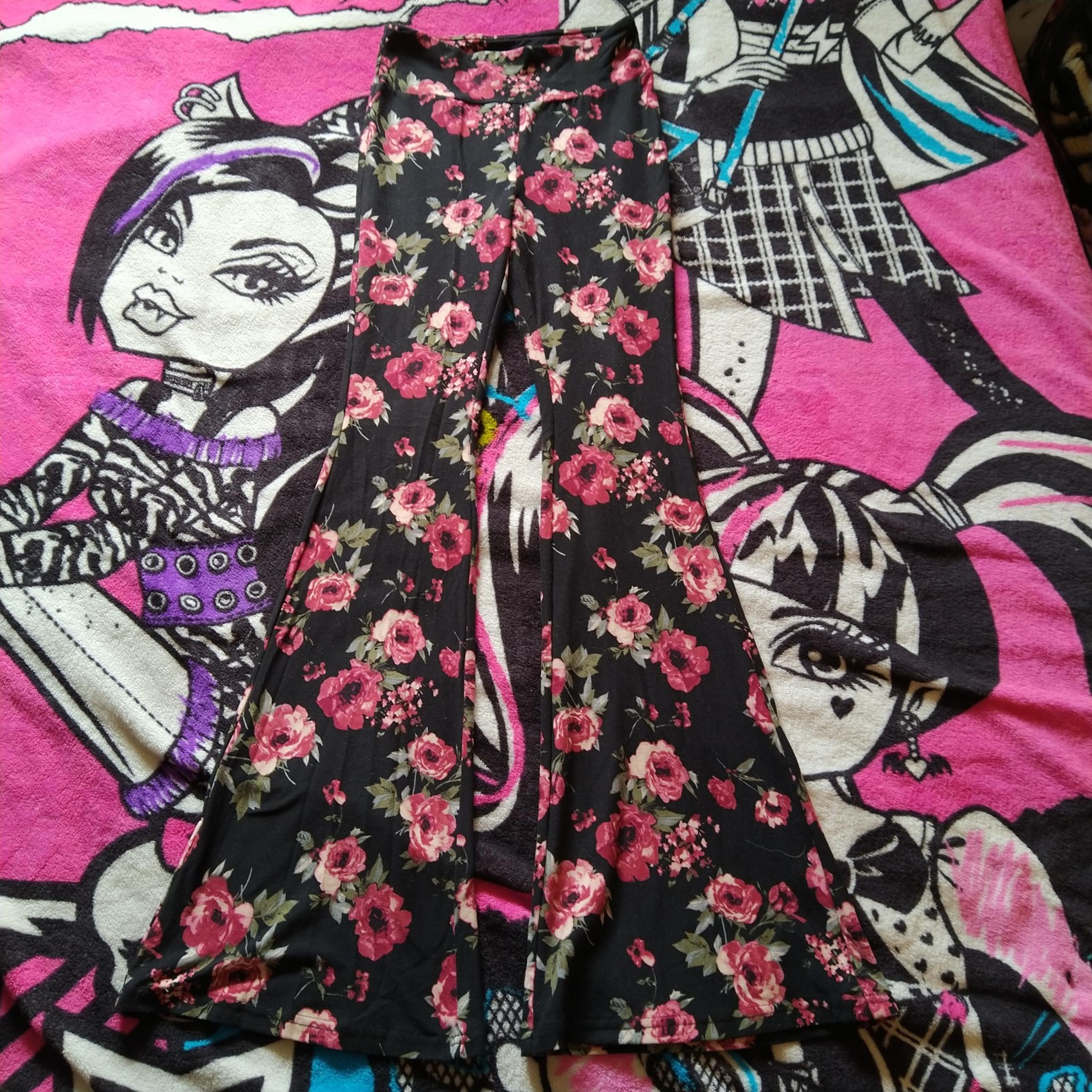 No Boundaries Black Floral Flare Leggings Brand New Women's Small