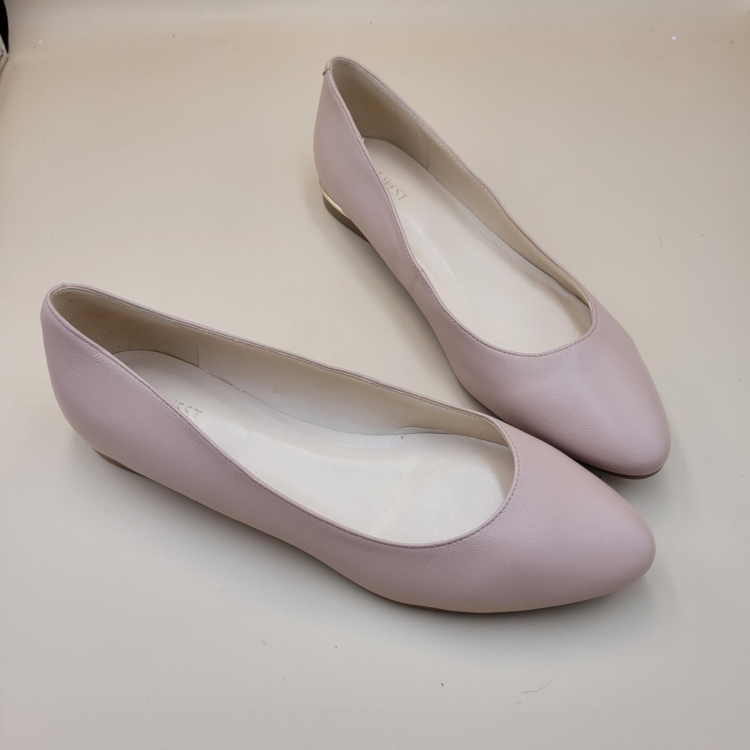Nine West Corrine Slip On Leather Ballet Flats Beige Womens Sz 9M  Gold Heel Tri