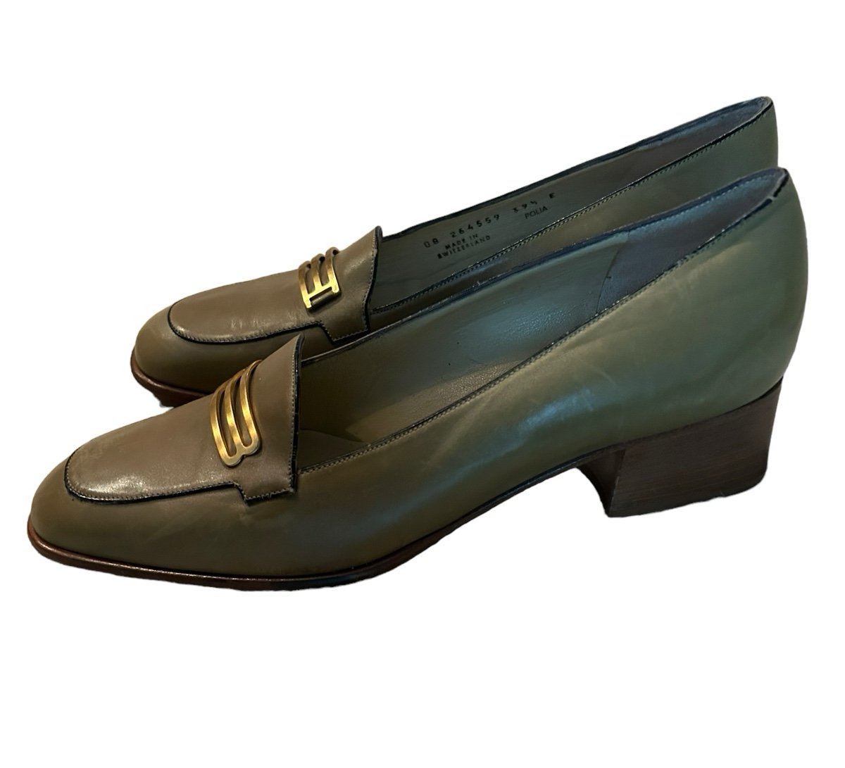Bally Vintage Olive Green Gold Hardware Size 39.5 E Loafers. Pre-loved.