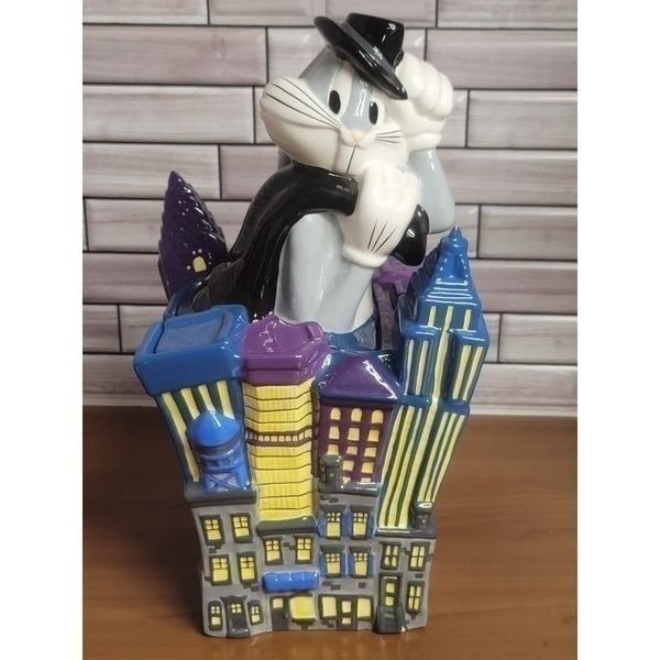 Warner Brothers Studio Bugs Bunny NEW YORK Musical Cookie Jar