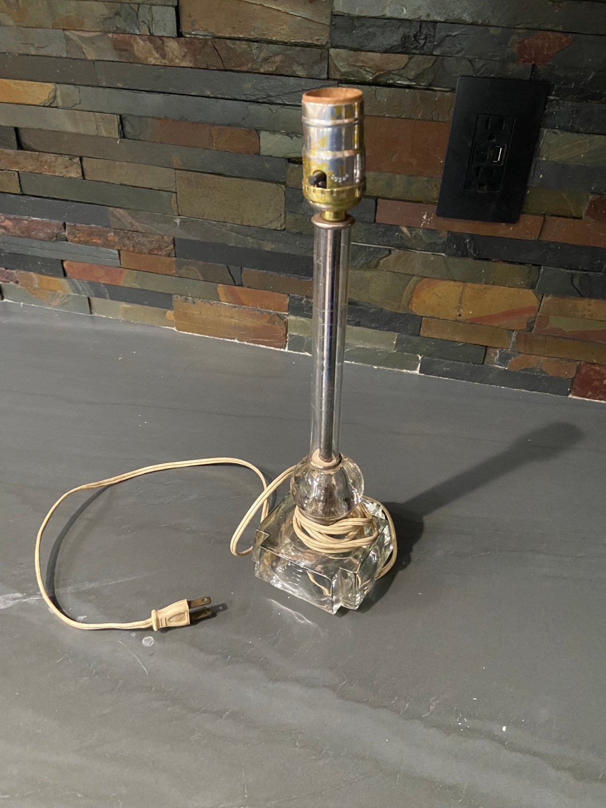 Vintage Underwriters Laboratories Portable Lamp