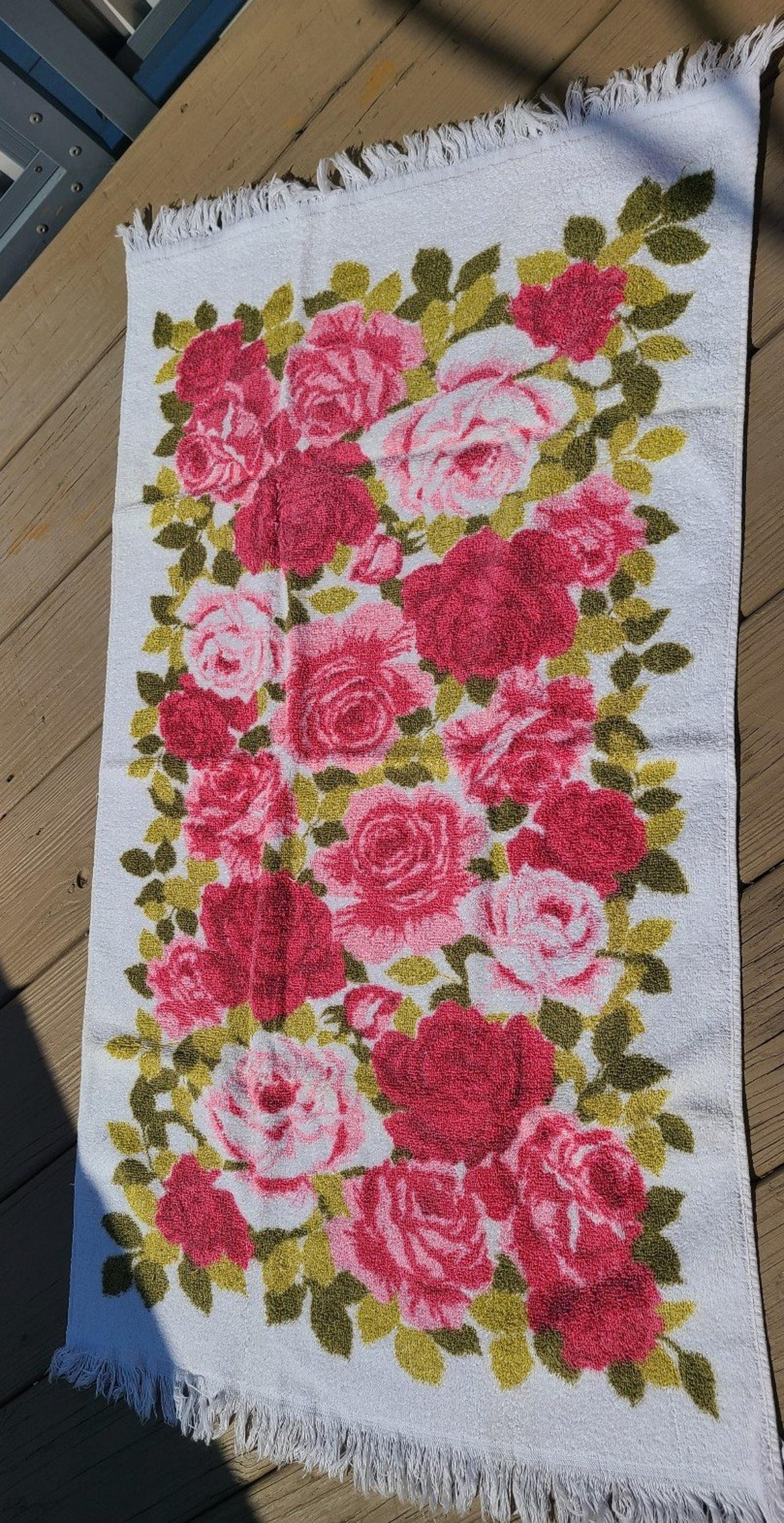 Vintage Bath Towel with wash cloth Cannon Red and Pink Roses