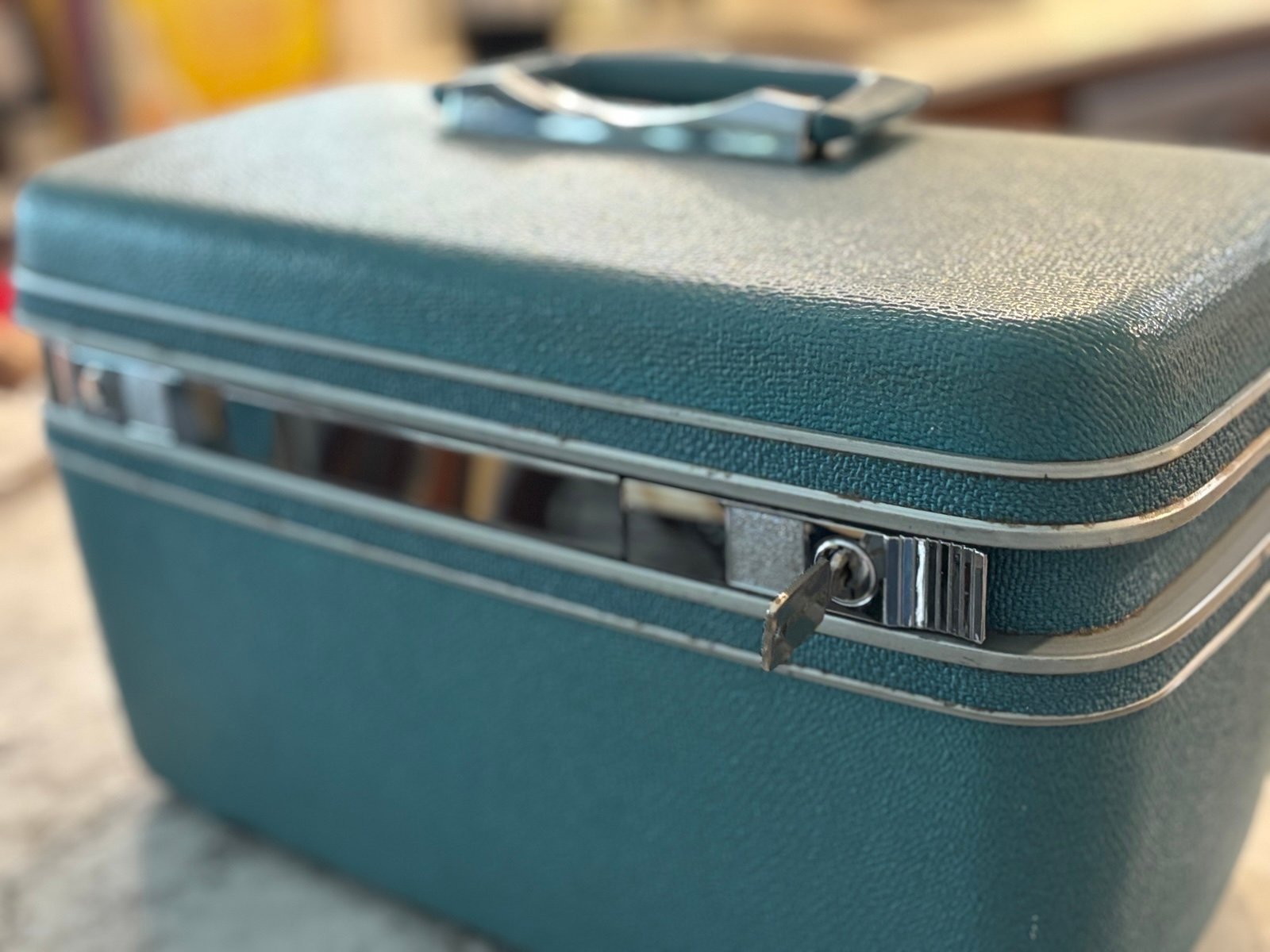Samsonite Silhouette Train Case Blue Vintage *HAS ONE KEY & TRAY!!!*
