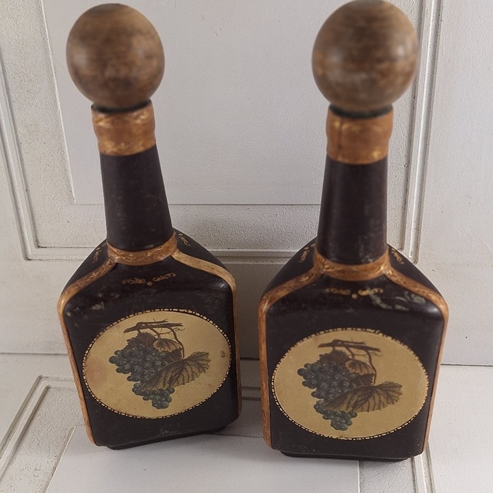Rustic Genuine Leather Vined Fruit Design 2 Bottles