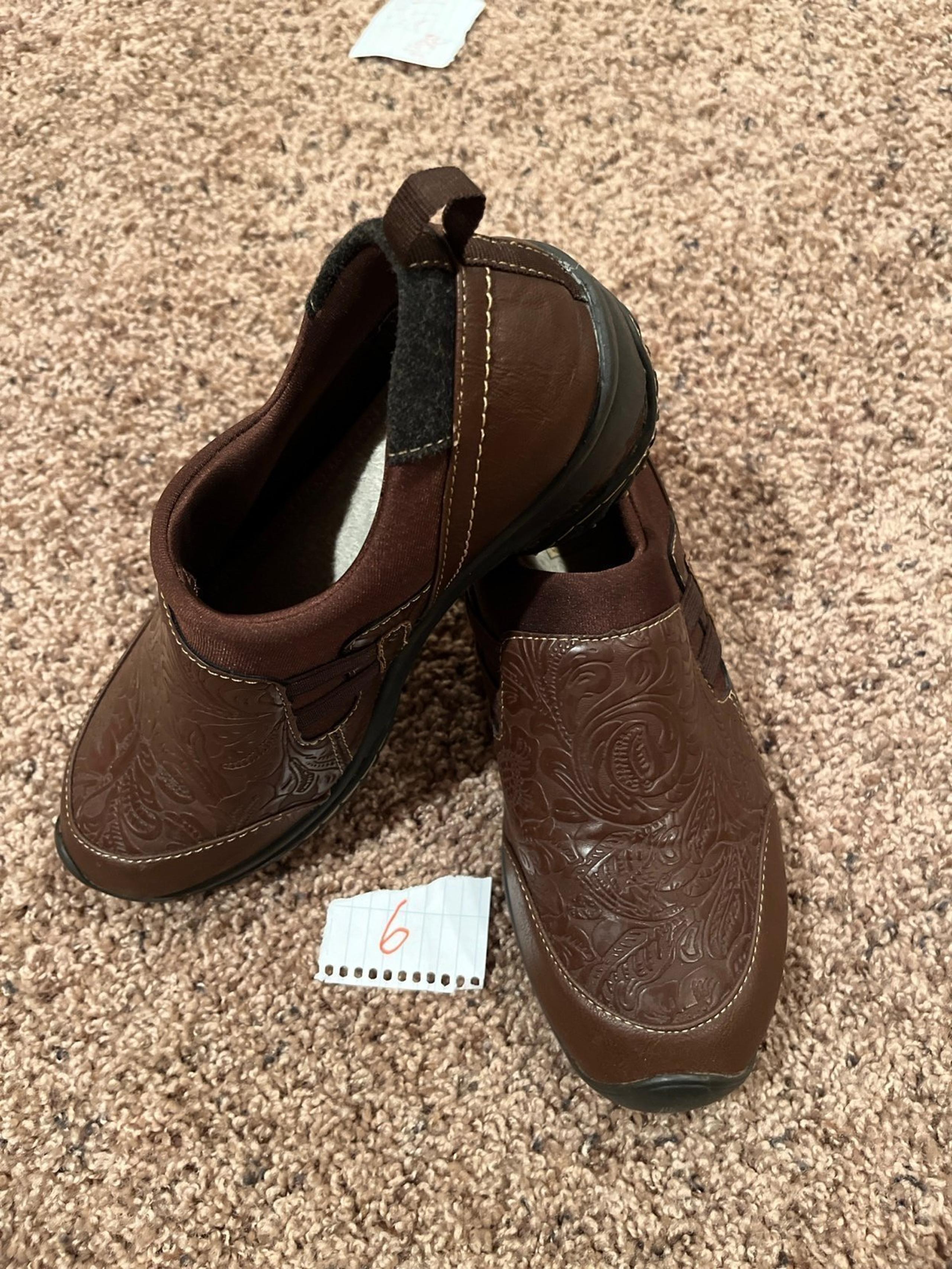 Jambu Leather All terra design Women’s slip on shoes size 6