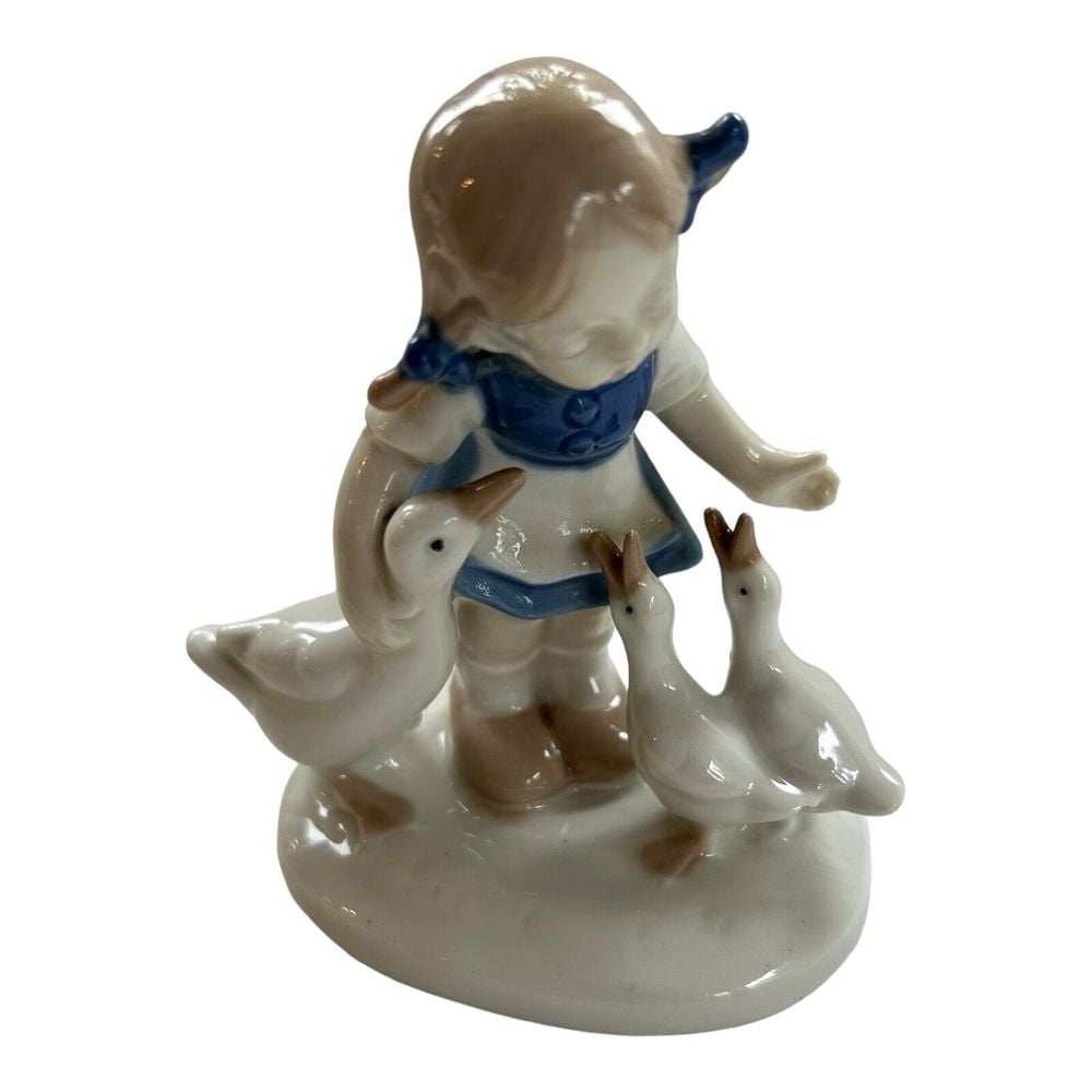 GIRL PEASANT GOOSE GEESE DUCKS PORCELAIN FIGURINE GDR?