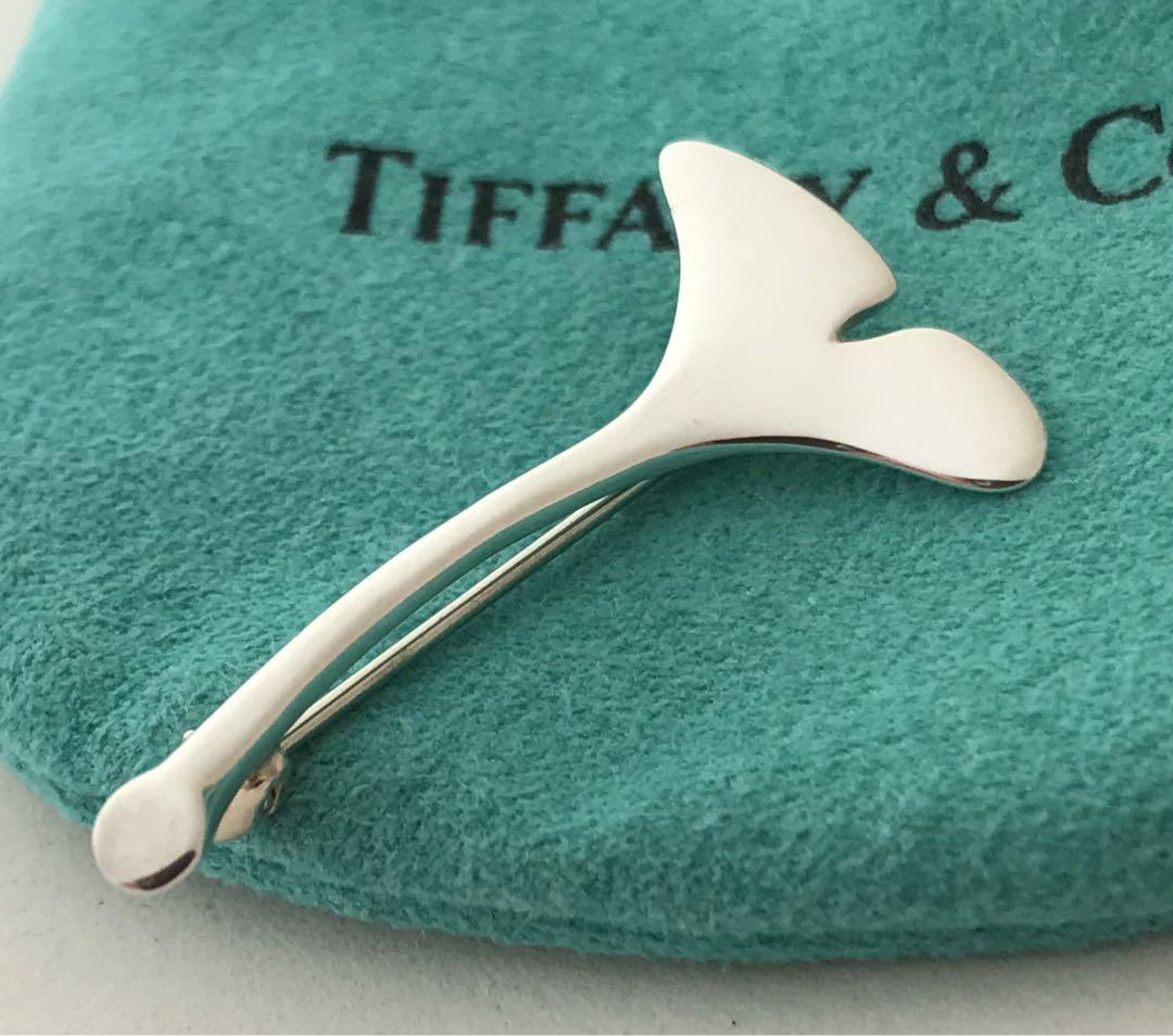 Tiffany leaf-shaped brooch in excellent condition.