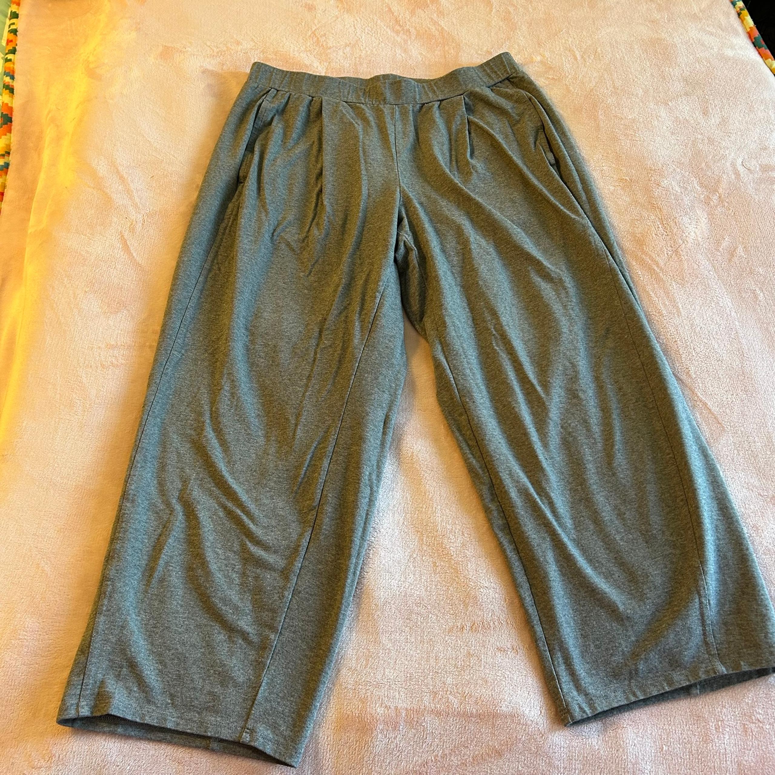 Eileen Fisher gray wide leg cropped cotton pants size M stretchy has pockets