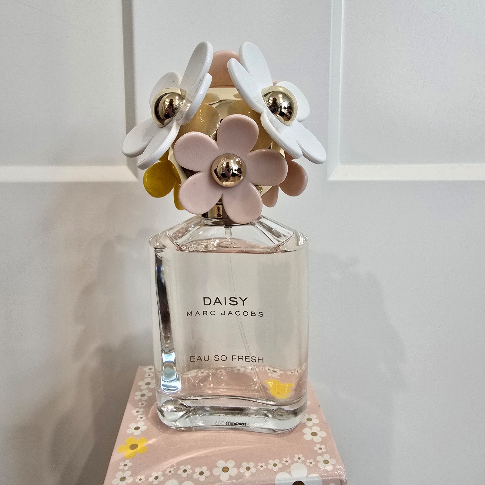 Daisy Marc Jacobs EAU SO FRESH perfume 2.5 Floz Toliette Spray Pink Yellow