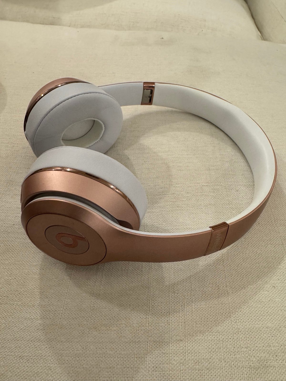 Beats solo3 headphones rose gold