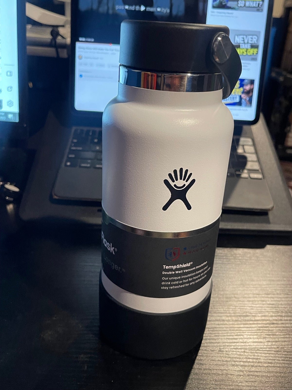 New Waterbottle 32 Oz Black Hydro Gym Bottle With Black Sleeve
