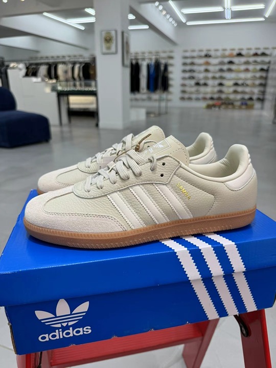 EU40=Women's 8=Men's 7 Adidas Original Samba OG 'Aluminium Gum'