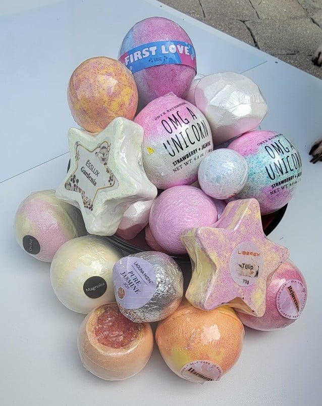 28 bath bomb lot