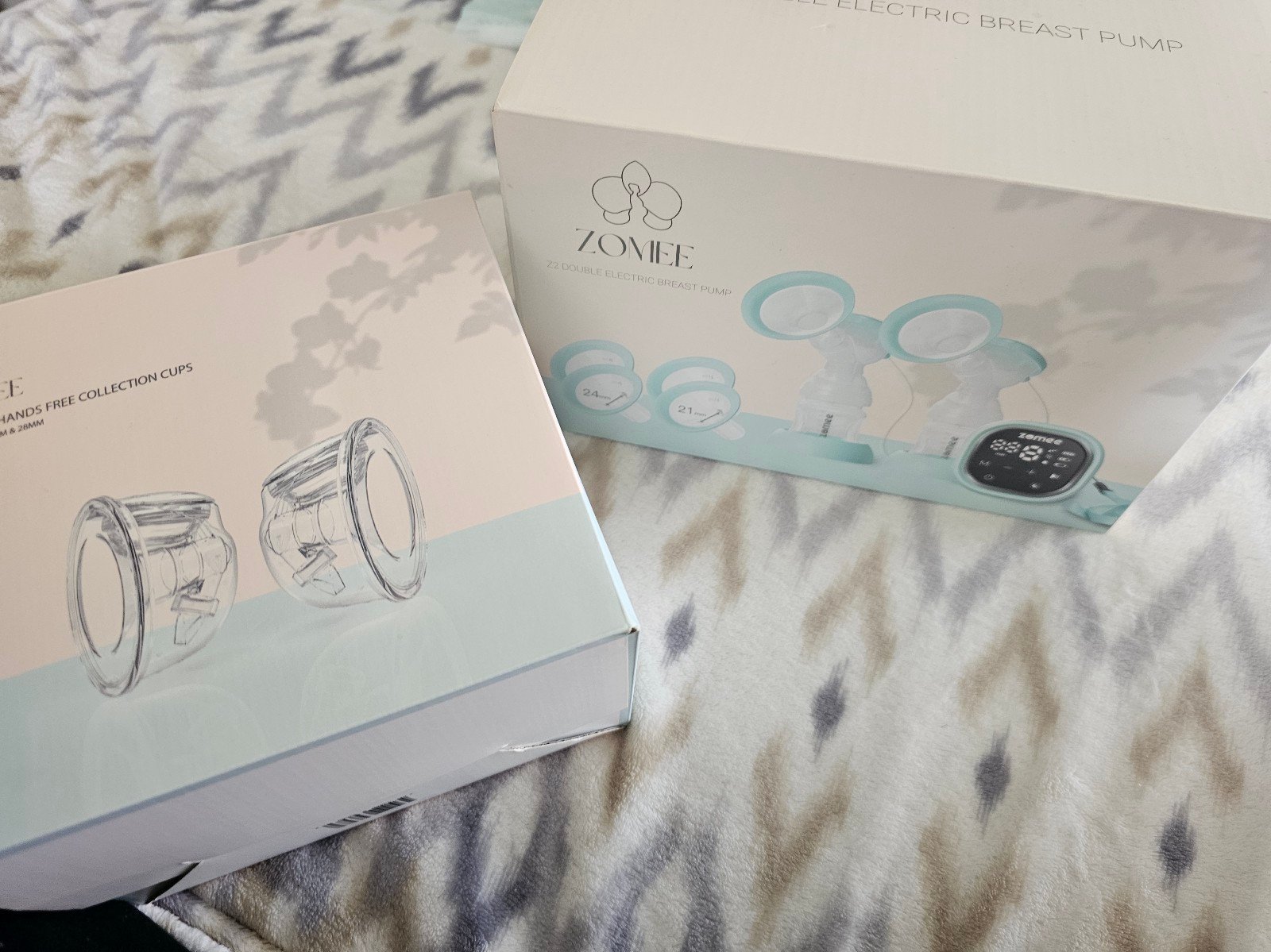 Zomee z2 and milk collection cups