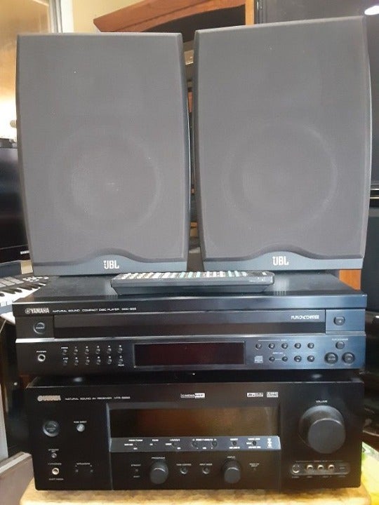 Yamaha Natural Sound 7.1 AV Receiver HTR 5880 With Remote control and CDC 685 CD