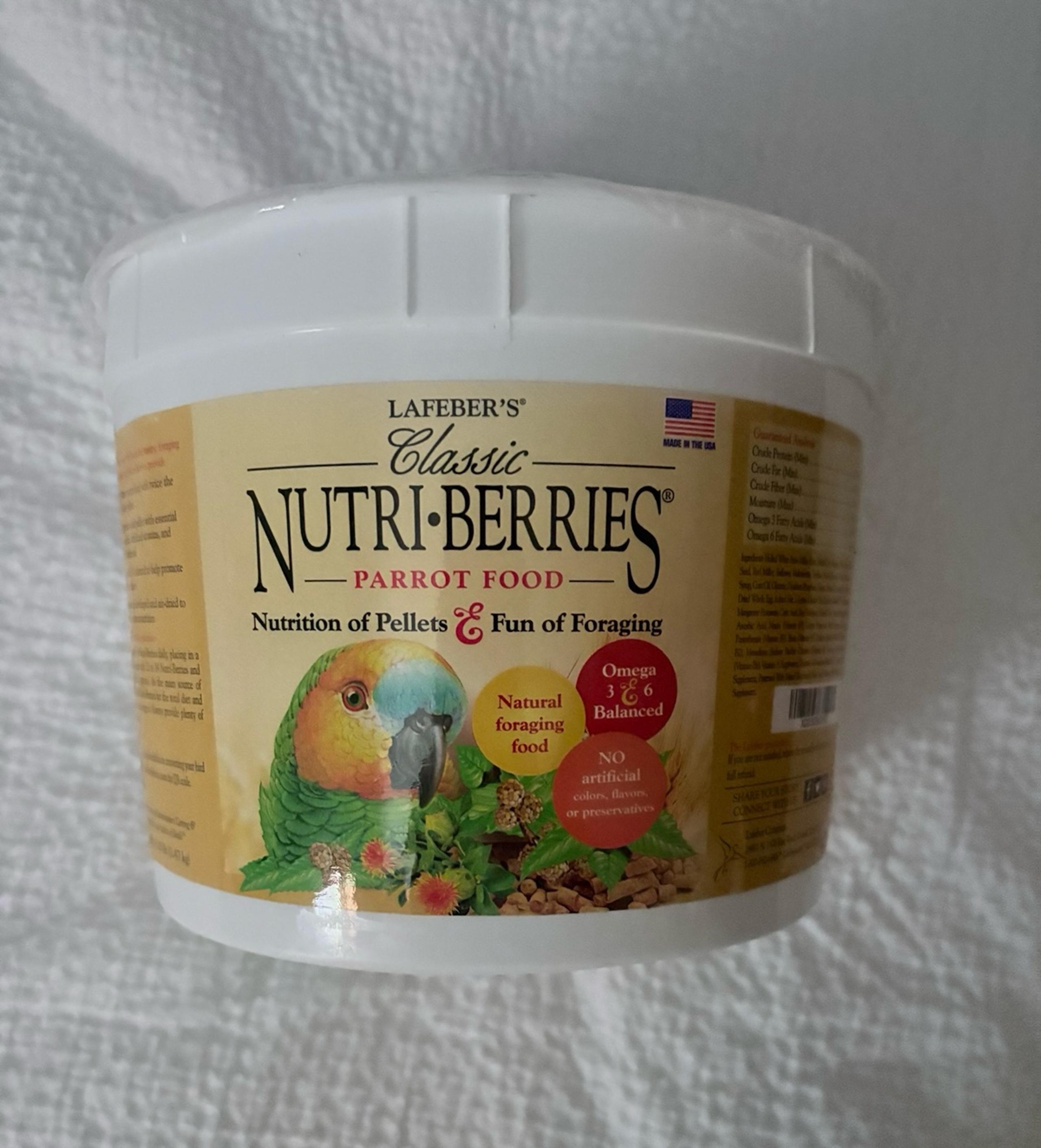 Lafeber's Nutri-Berries Classic Pet Parrot Food Pellets & Foraging - 3.25 lbs