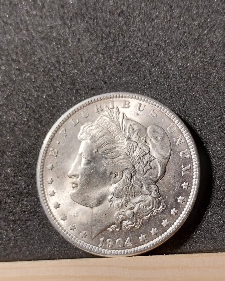 1904-O morgan Silver Dollar Uncirculated