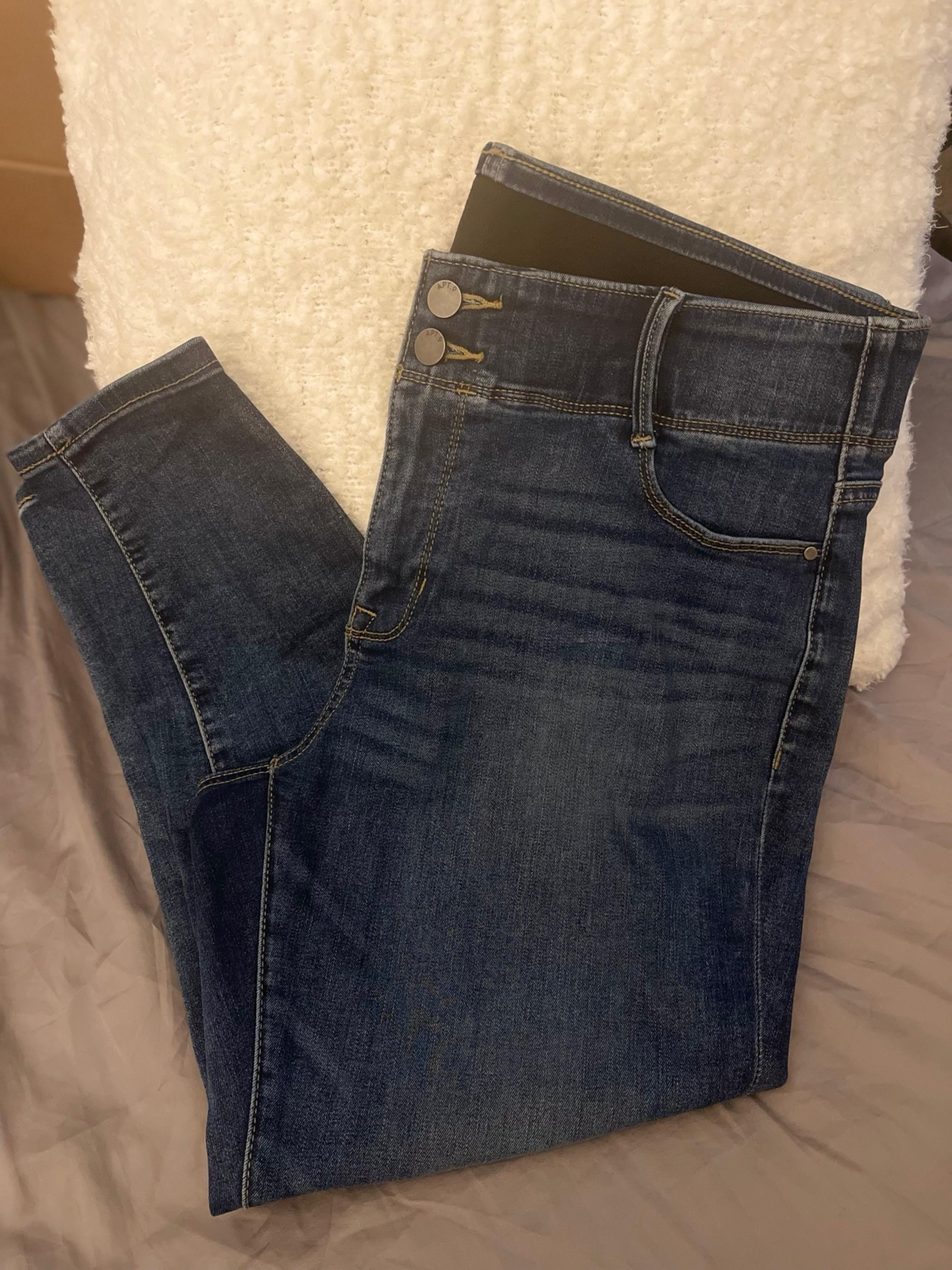 Women’s APT 9 skinny jeans