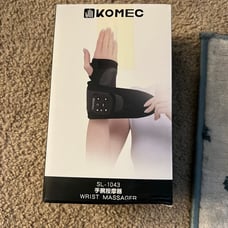 Komec wrist massager