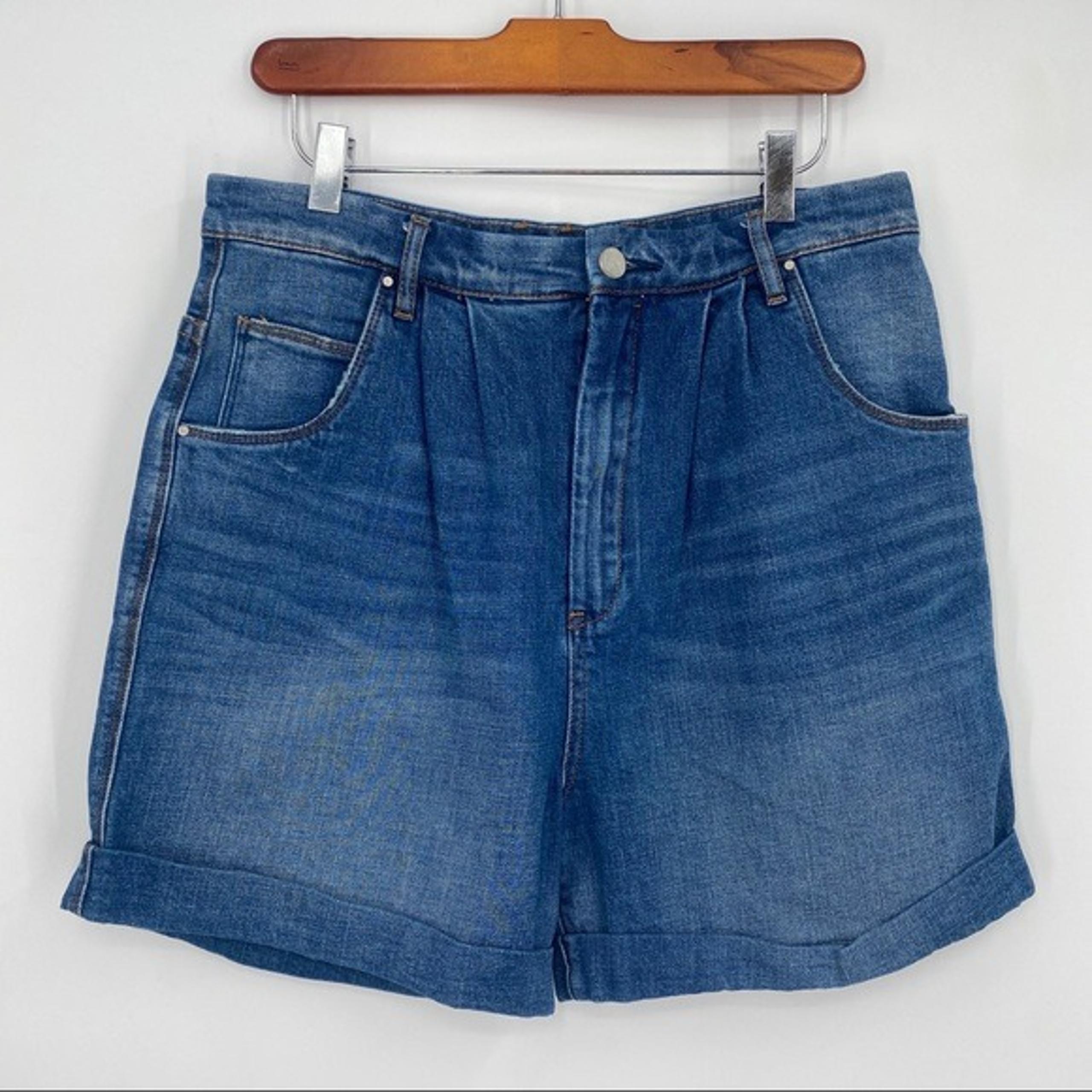 Blank NYC High Waist pleated jean shorts
