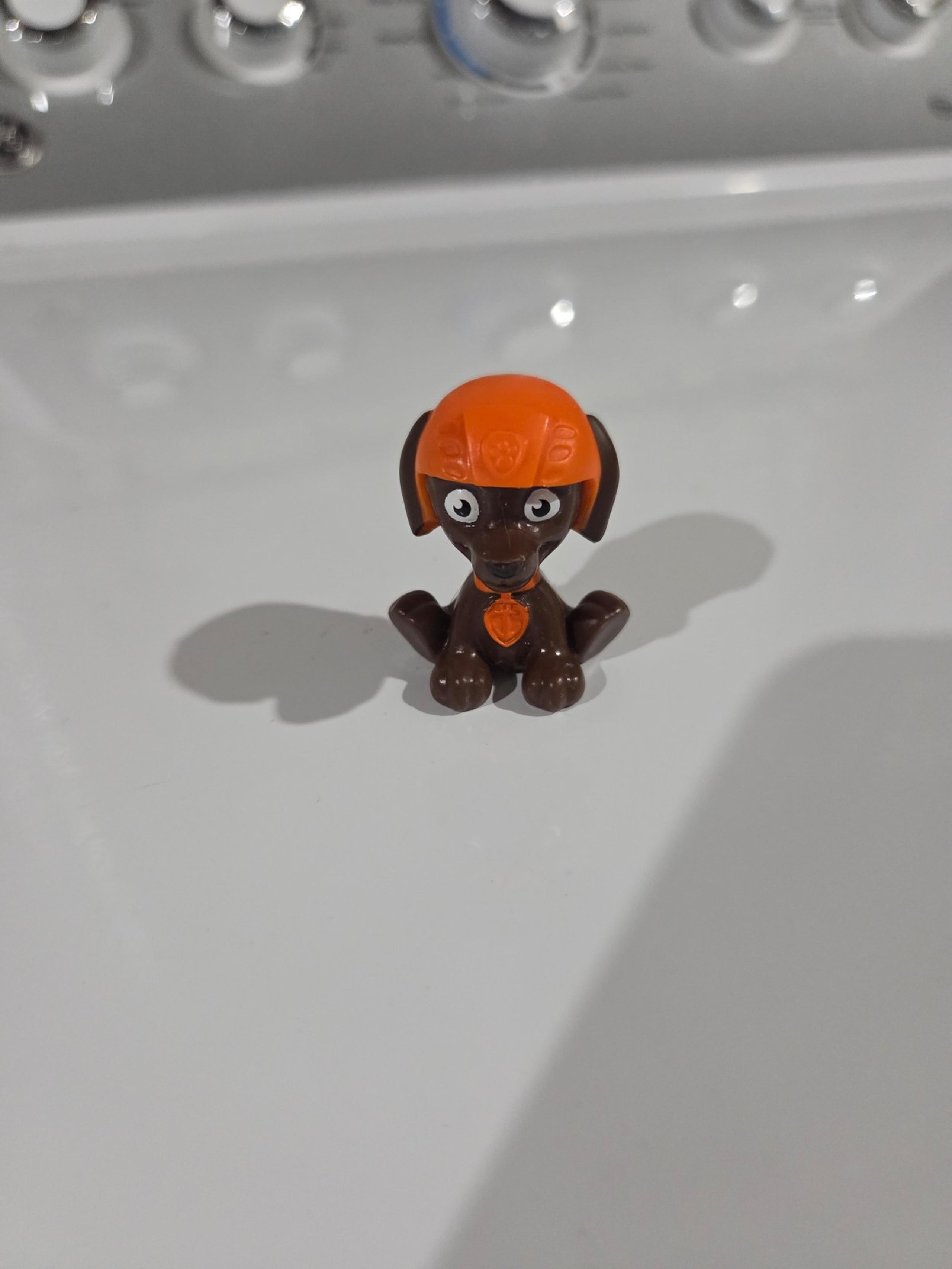 Spin Master Paw Patrol Zuma Dog Pup Mini Figure Sitting Brown Orange Hat 1.5"