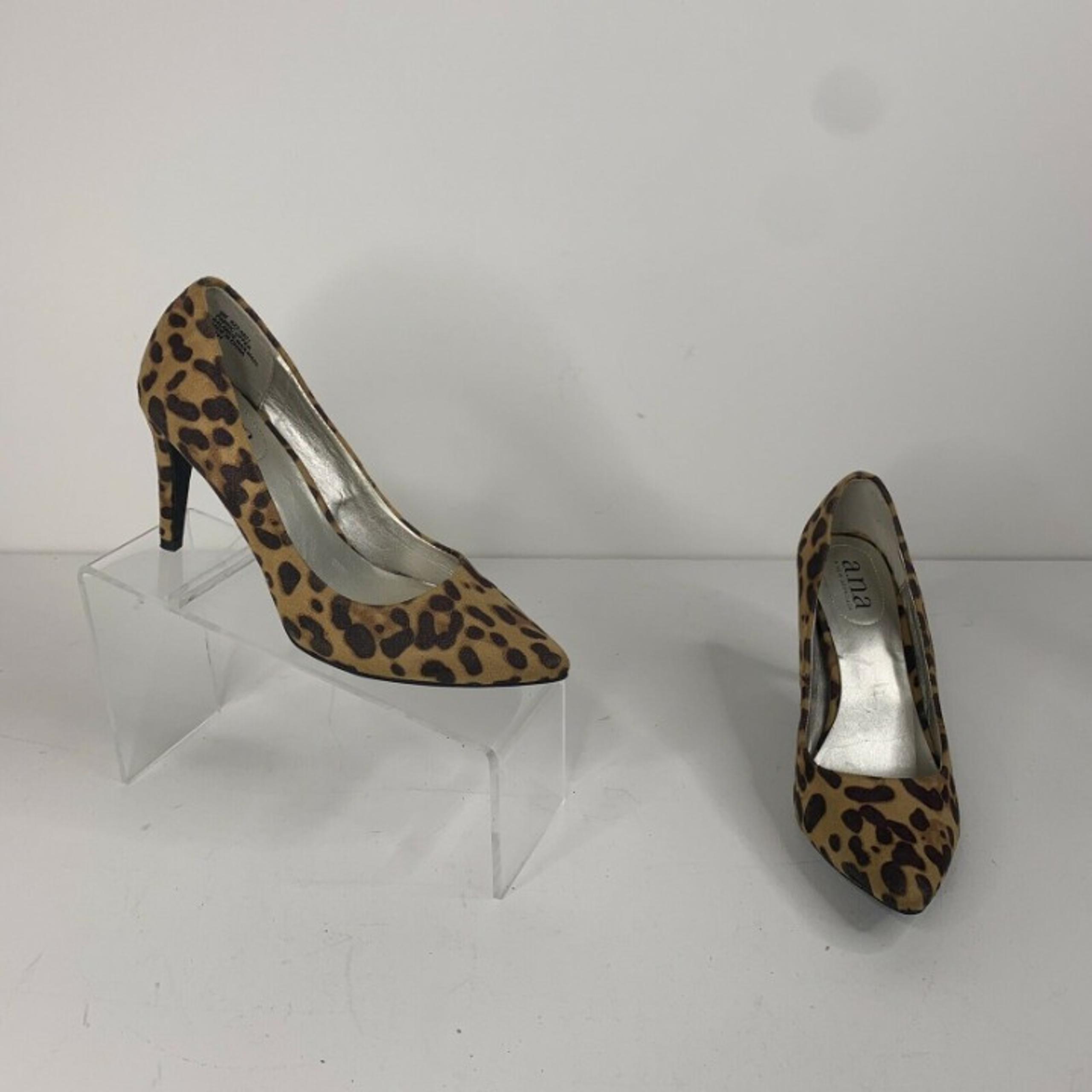 a.n.a A New Approach Womens 6M Cheetah Print 3.5" Heels Pumps