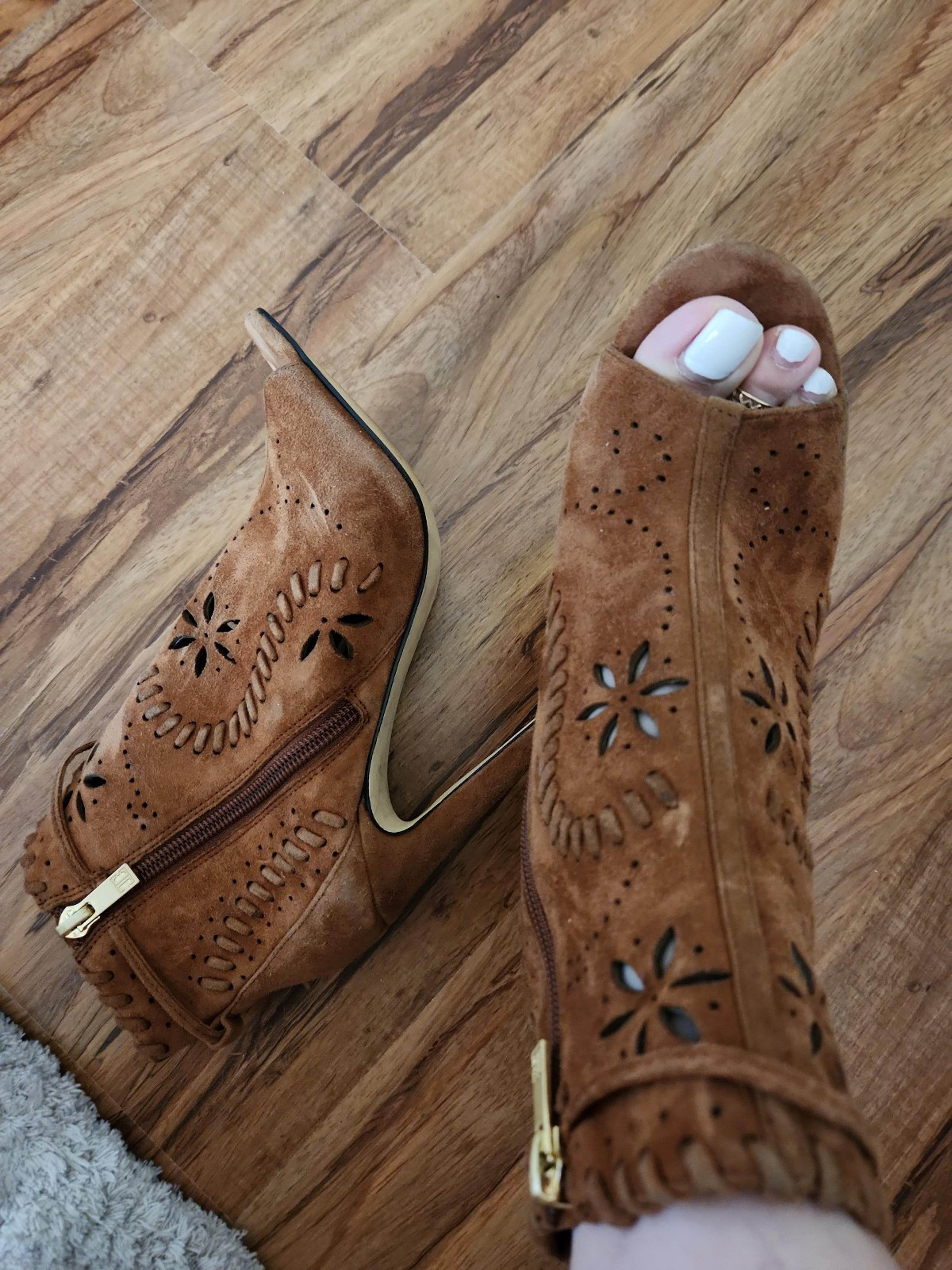 Ivanka Trump peep toe heels