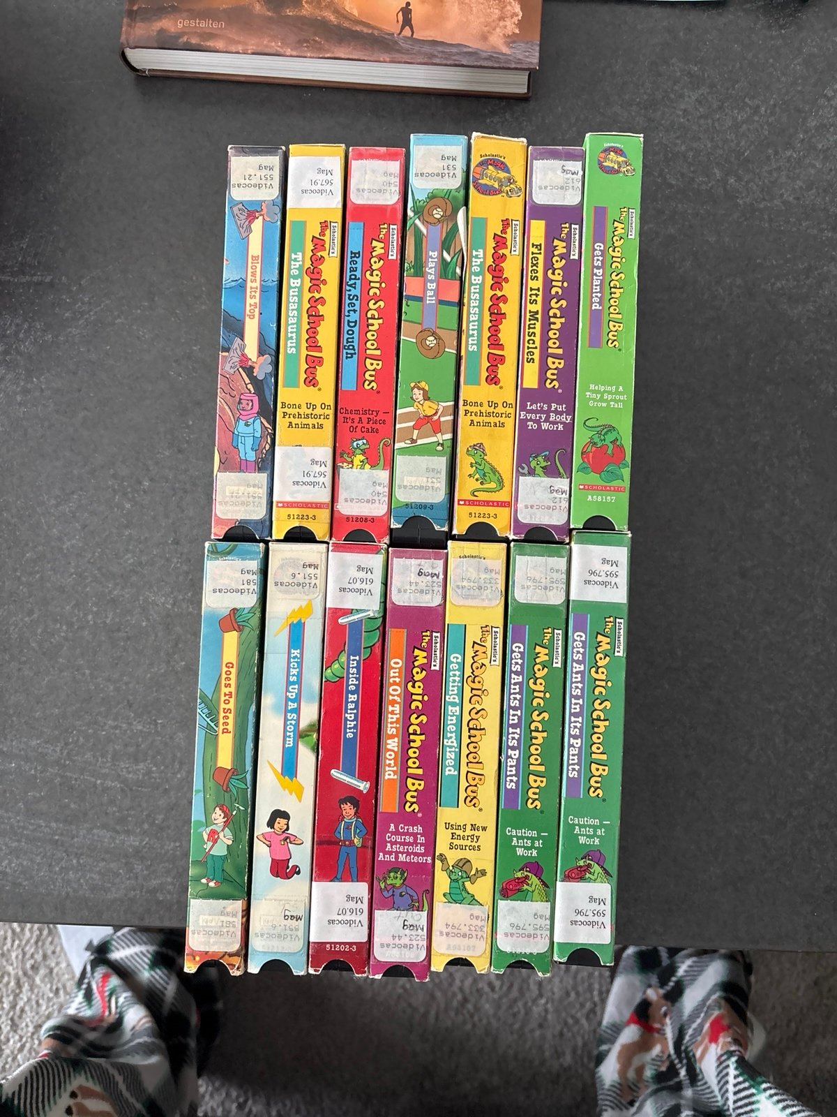Lot of 14 “the magic school bus” vhs tapes.