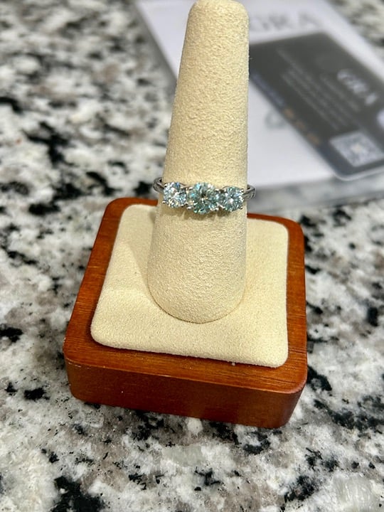 New genuine Brilliant round cut Moissanite Ring