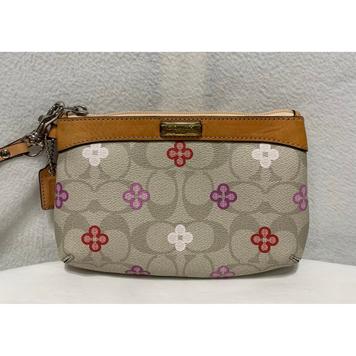 Coach Peyton Signature Clover Medium Wristlet Light Khaki Multicolor Silver
