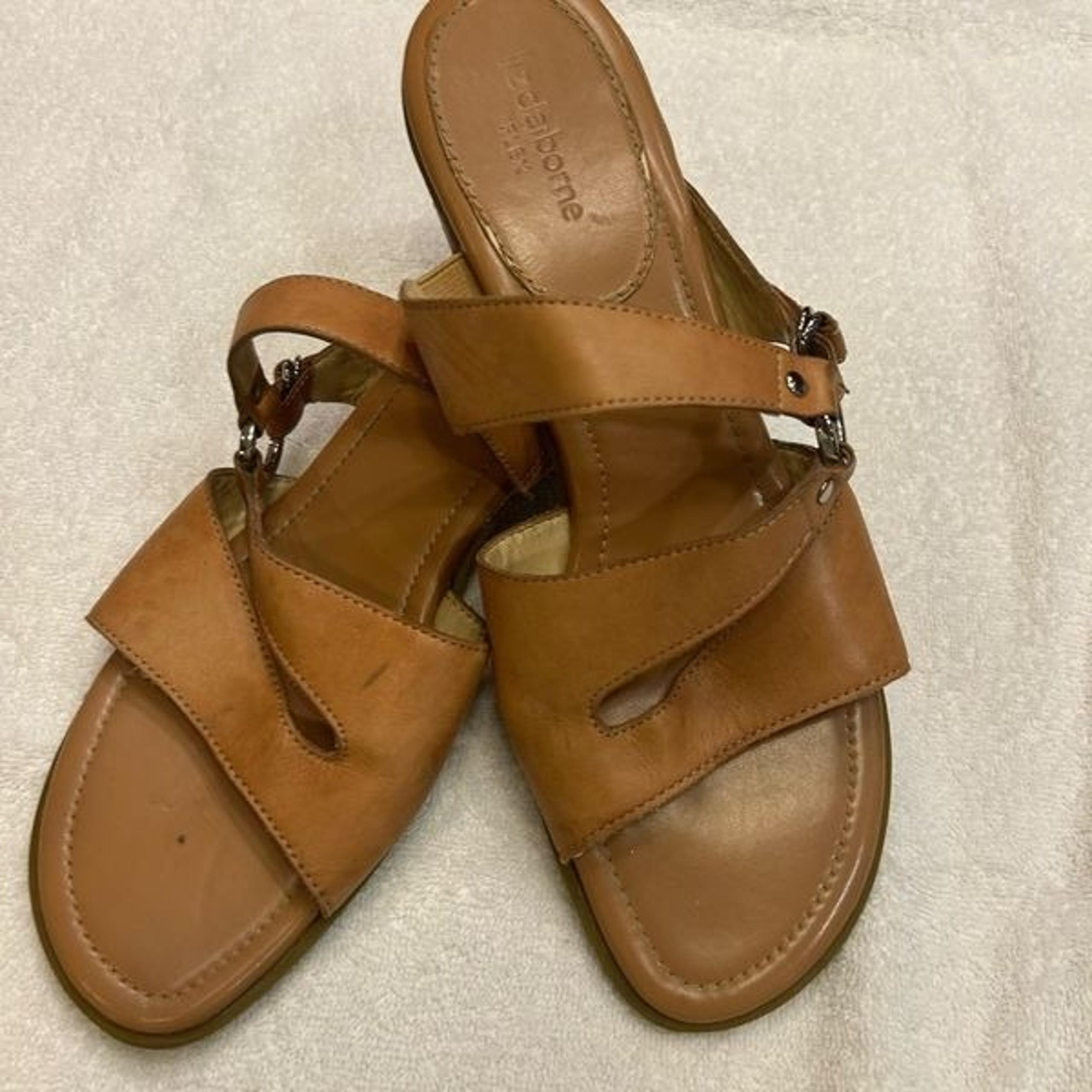 Liz Claiborne Tan Sandals Elegant Design