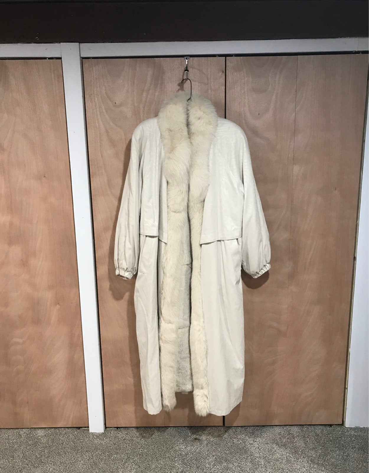 Cache fur coat