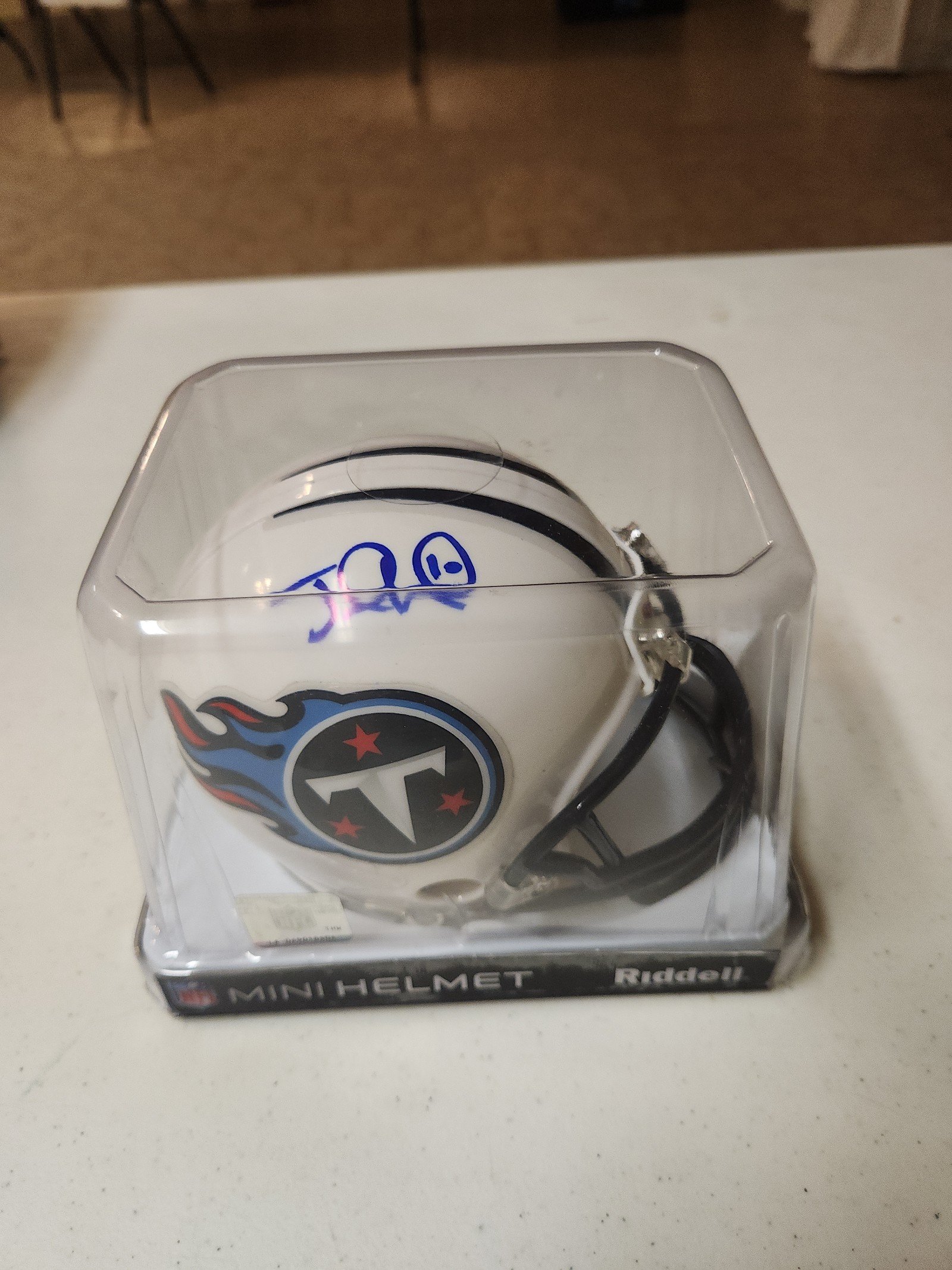 Jake Locker #10 Tennessee Titans Autograph Mini Helmet