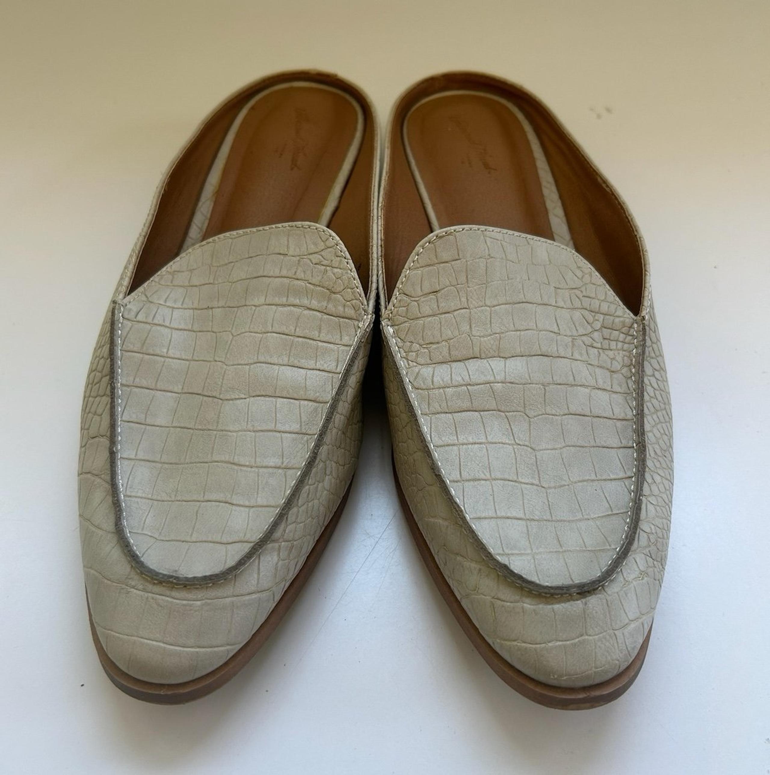 Universal Thread Women’s Alligator Slide On Casual Loafers Flats