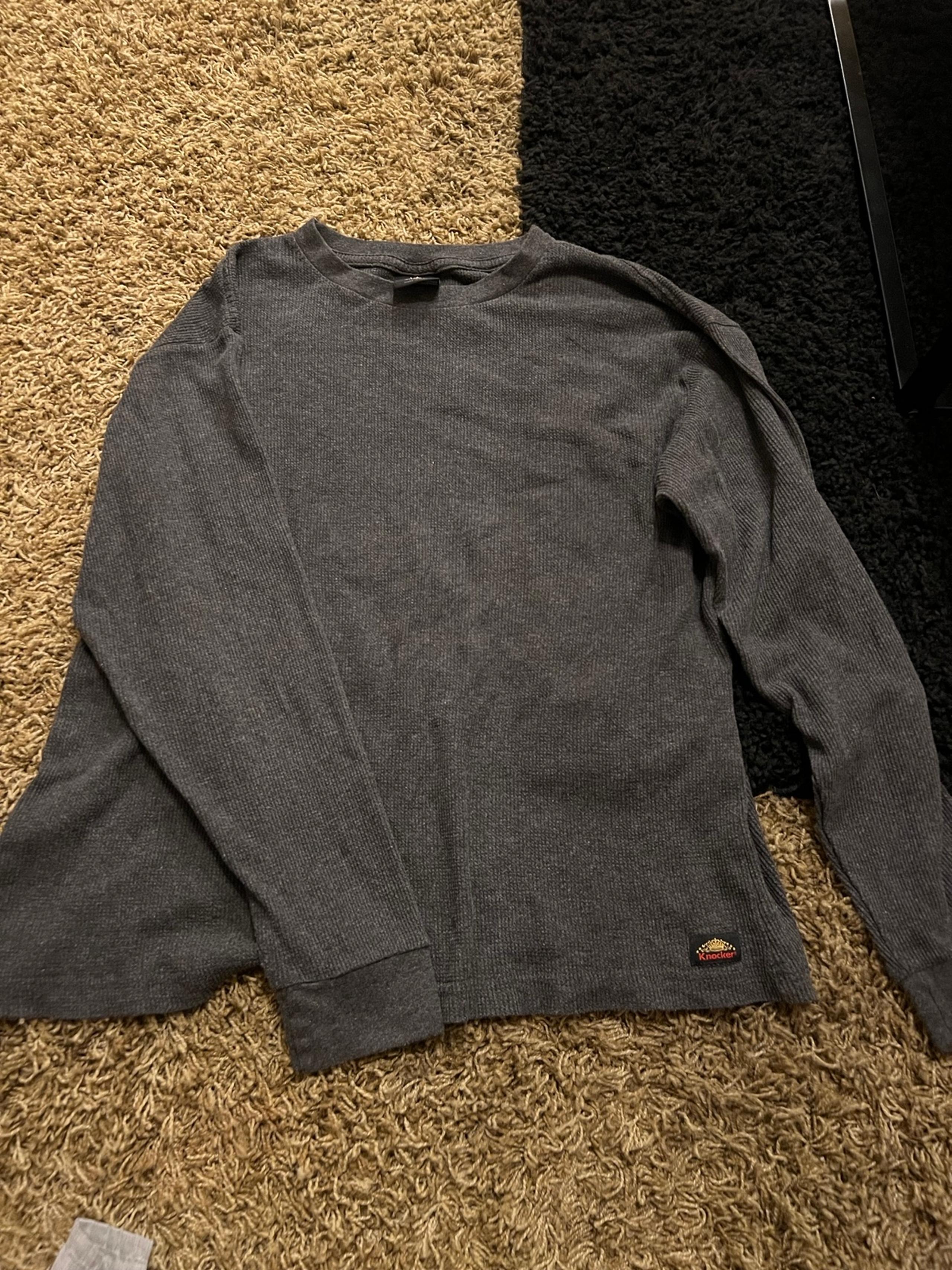 Men’s gray thermal shirt