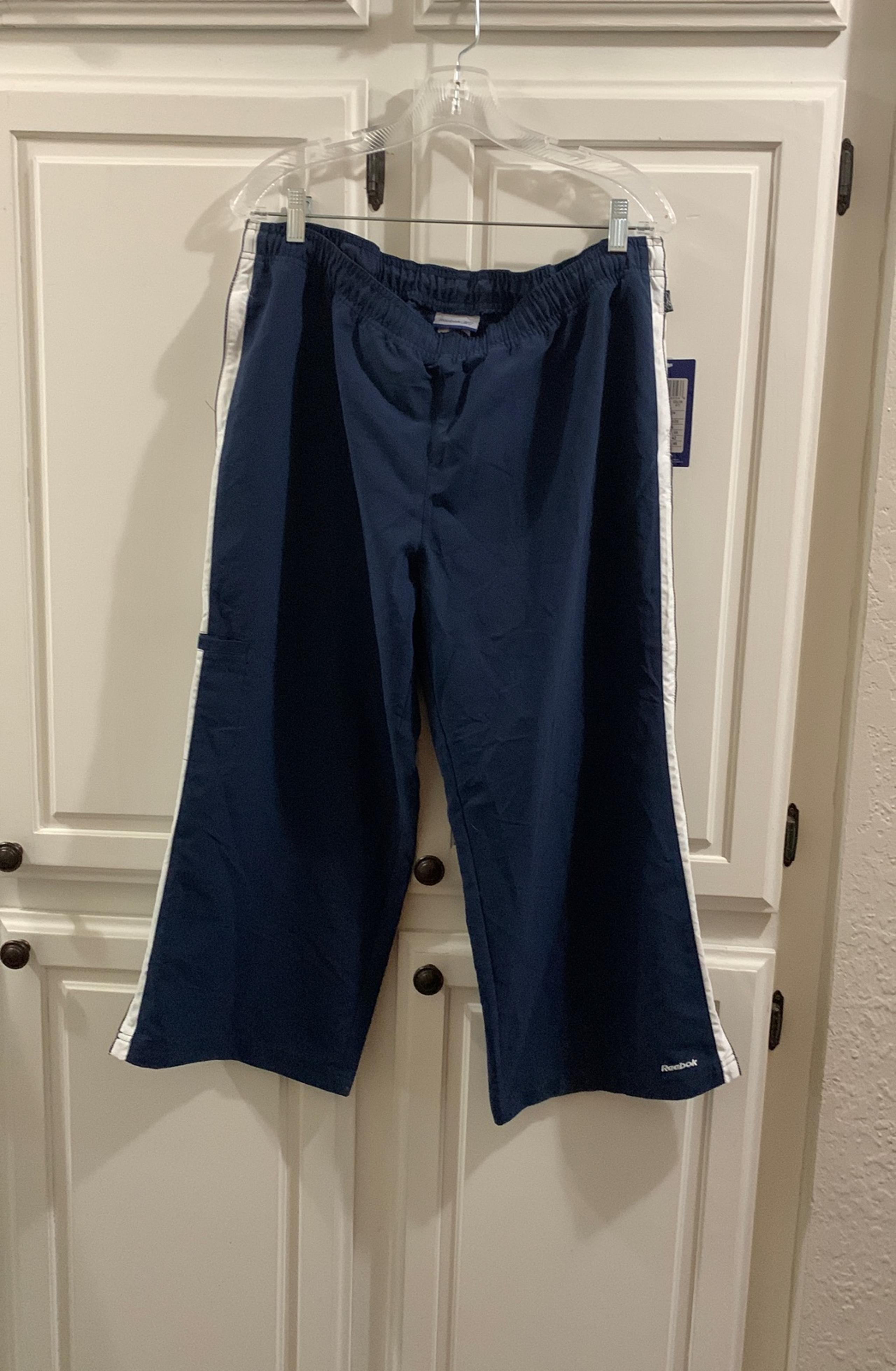 Reebok Capri Pants Women’s Size XL Navy with White Stripe 100% Polyester