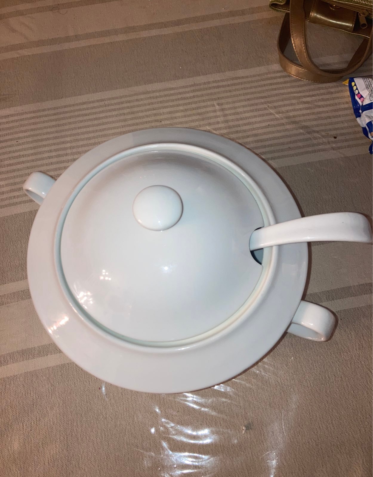 Ceramic soup tureen bowl